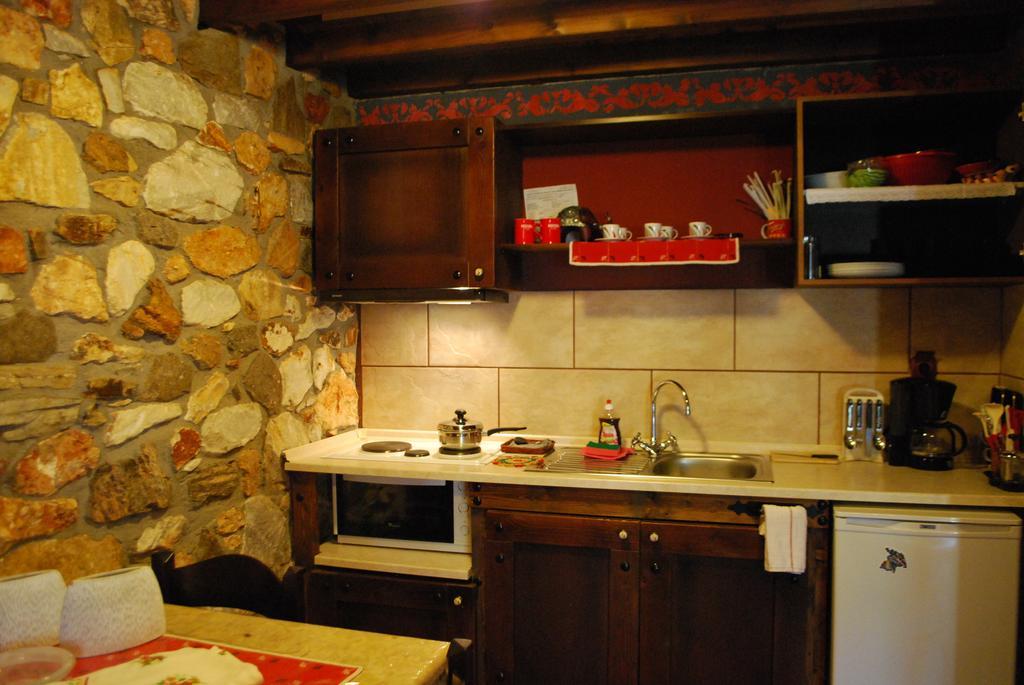 Tzivaeri Hotel Likodhrómion Quarto foto